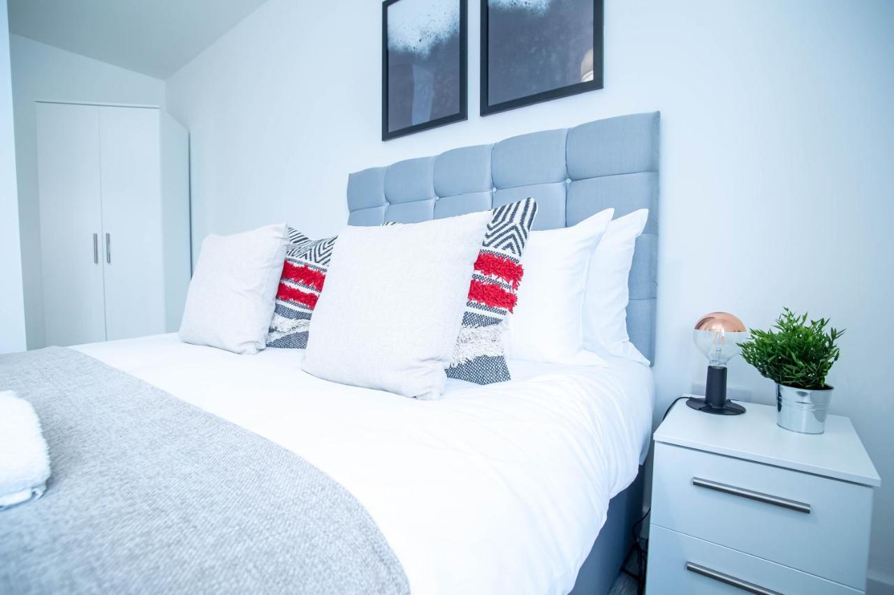 Luxury Apartments Available Next To Train Station - The Wallgate Apartments Wigan - Free Parking Экстерьер фото