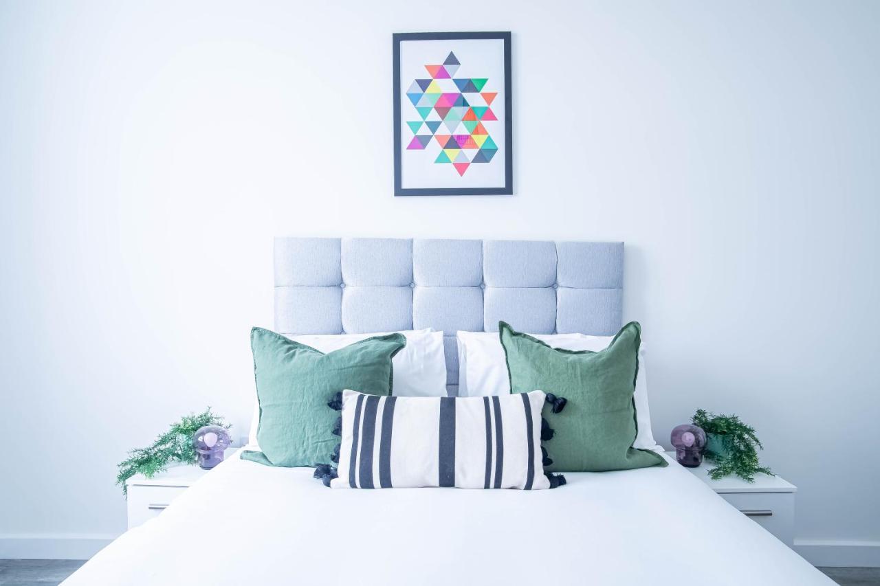 Luxury Apartments Available Next To Train Station - The Wallgate Apartments Wigan - Free Parking Экстерьер фото