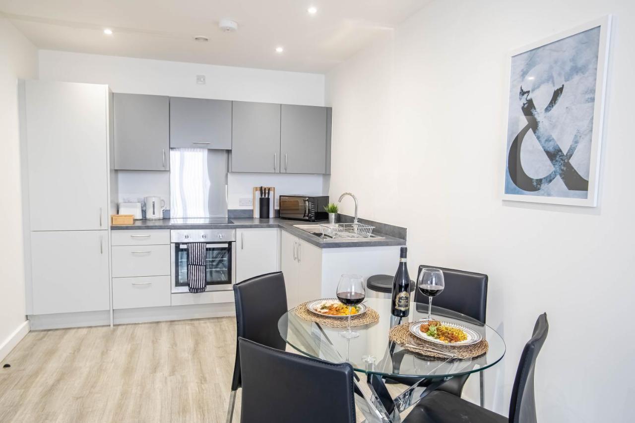 Luxury Apartments Available Next To Train Station - The Wallgate Apartments Wigan - Free Parking Экстерьер фото