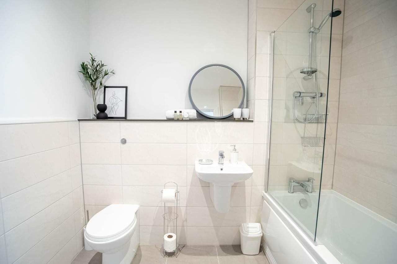 Luxury Apartments Available Next To Train Station - The Wallgate Apartments Wigan - Free Parking Экстерьер фото